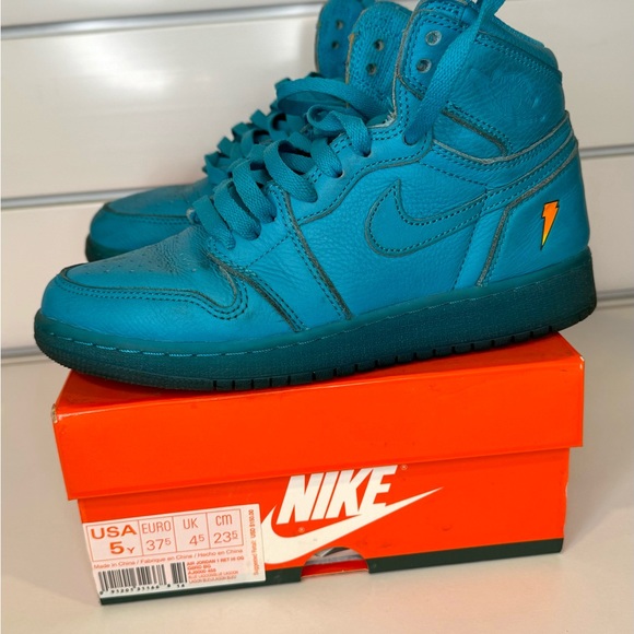 Jordan 1 Retro High
Gatorade Blue Lagoon - Picture 2 of 9
